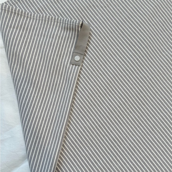 Lululemon Vinyasa Scarf Women’s Gray Striped – Multiway Snap Wrap Yoga Shawl - Picture 5 of 6